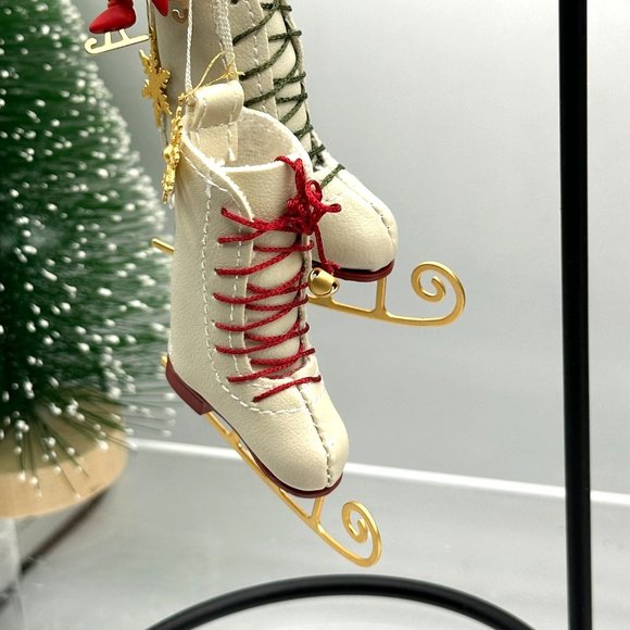 Hallmark Keepsake Ornament Skating To and Fro 2003 Christmas Holiday Mouse - Picture 2 of 9